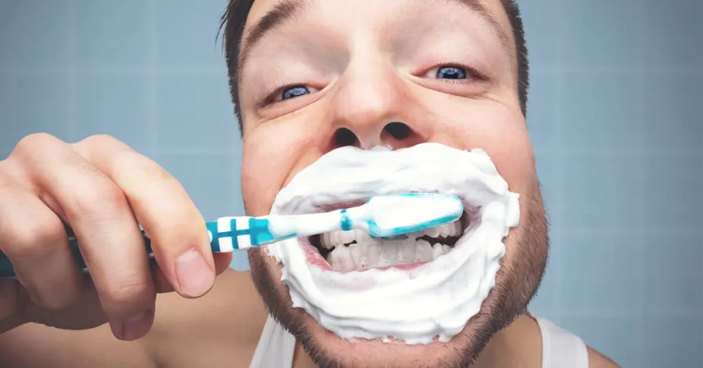 سفید کردن دندان با خمیردندان