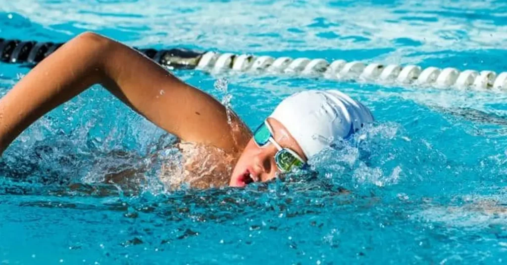 ورزش شنا مناسب برای کاهش وزن