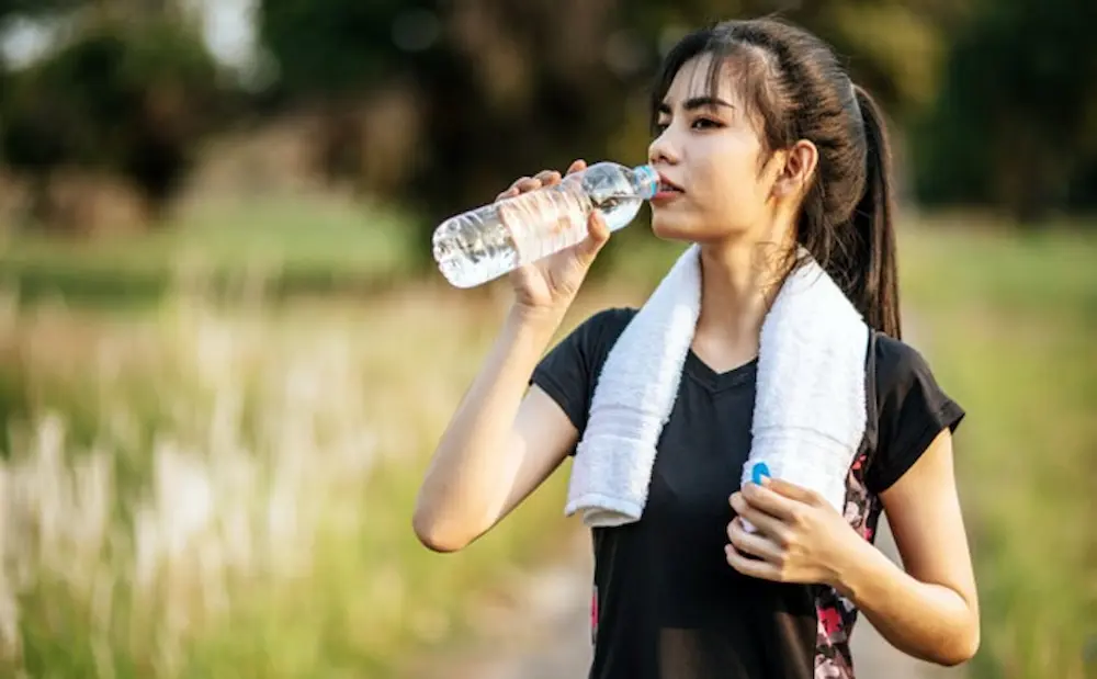 نوشیدن آب در طول تمرینات ورزشی