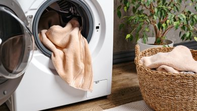 پتو شویی با ماشین لباسشویی یا در خشکشویی؛ کدام روش بهتر است؟