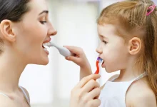 چگونه به کودکان مسواک زدن را آموزش دهیم؟