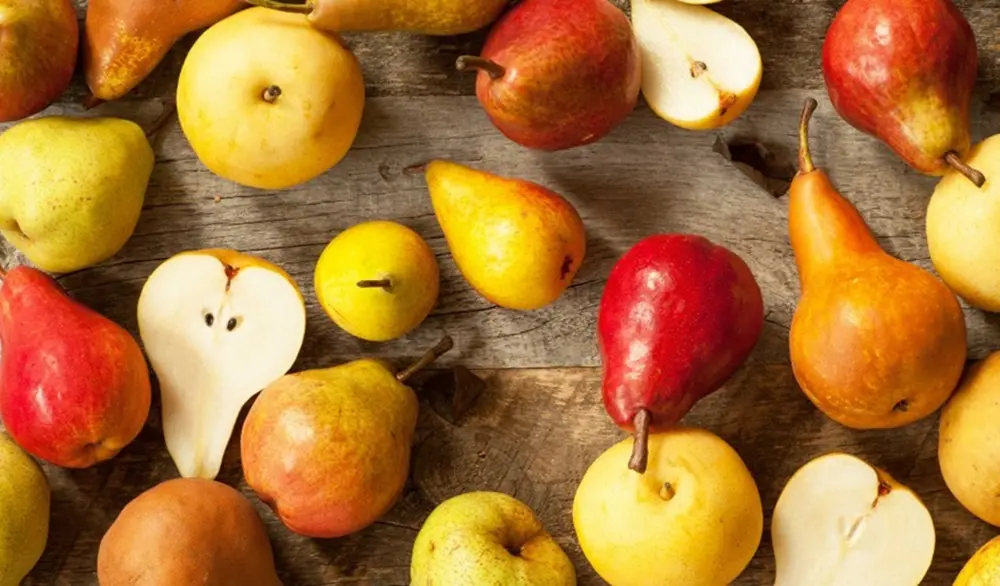 گلابی حاوی مواد مغذی مانند ویتامین B6 و آنتی اکسیدان ها است