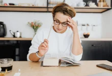 چرا بعضی خاطرات را فراموش میکنیم؟ مغز چگونه خاطرات را از یاد می‌برد؟
