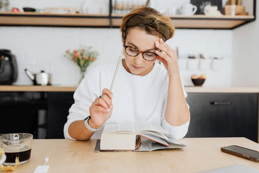 چرا بعضی خاطرات را فراموش میکنیم؟ مغز چگونه خاطرات را از یاد می‌برد؟