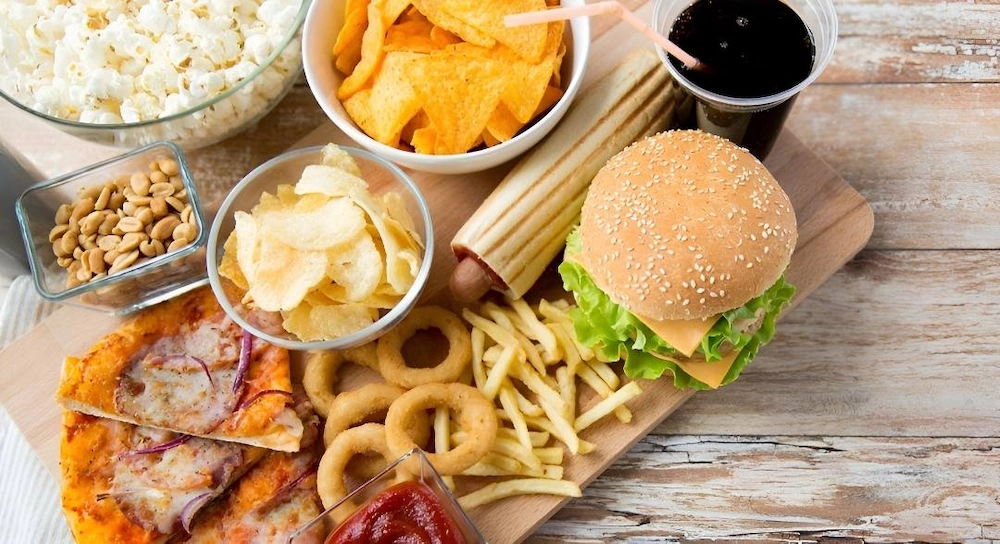 خوردن غذاهای نامناسب و تشدید یبوست